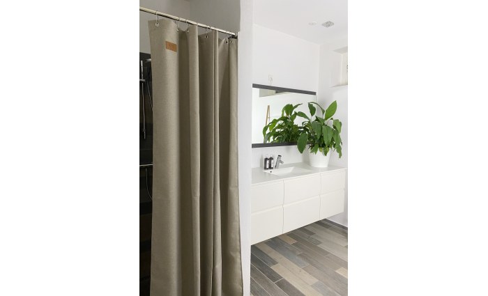 Orlando Shower Curtain 145x200 cm | Skriver Collection