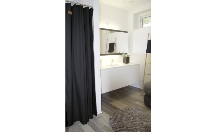 SHOWER CURTAINS 150x200 cm
